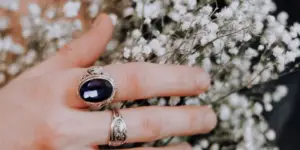 Read more about the article Black Sapphire Meaning & How To Wear It