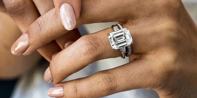 Read more about the article Emerald Cut Diamond Guide (All The Basics Covered)